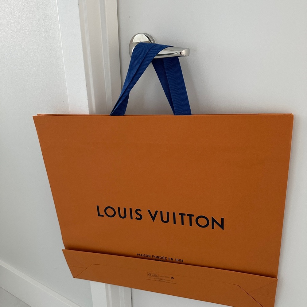 Louis Vuitton Large Shopping Bag and Receipt Holder - Picture 2 of 5
